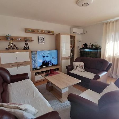 Airport Apartment Surčin Eksteriør bilde